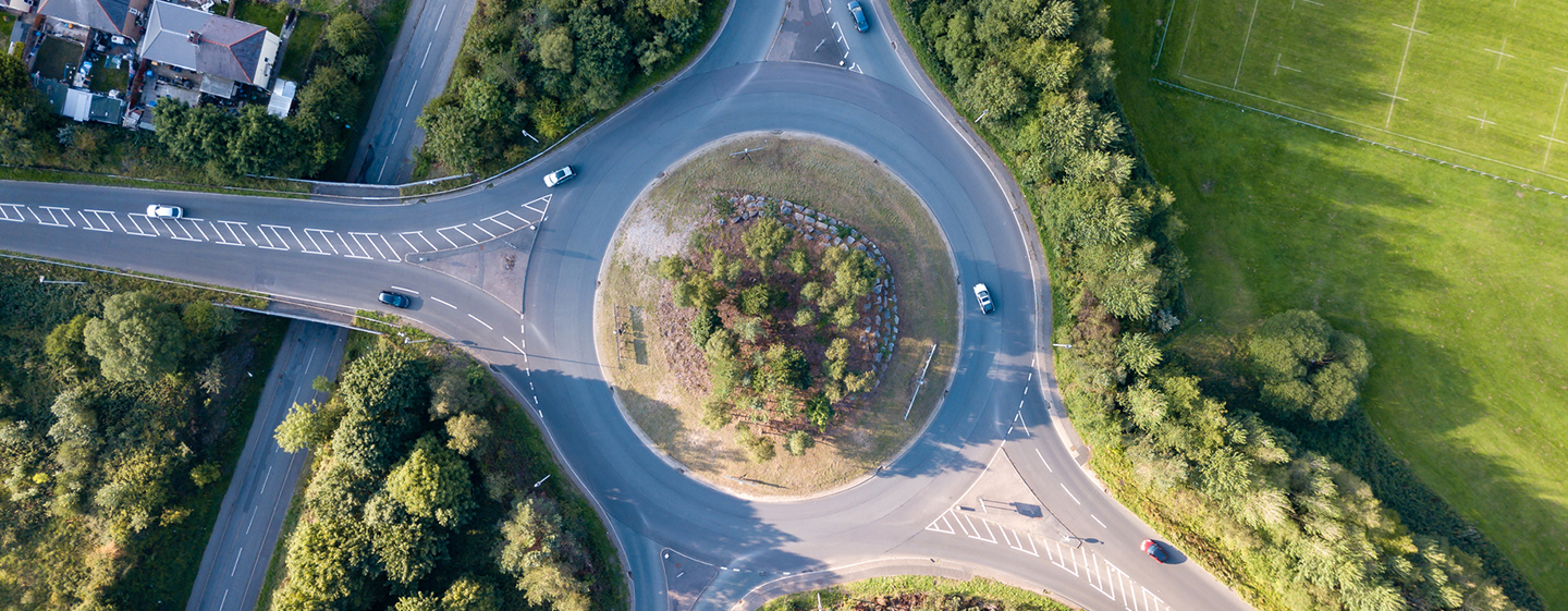 How to correctly navigate a traffic circle