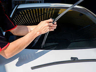 Windshield wiper maintenance tips Blog MotorHappy